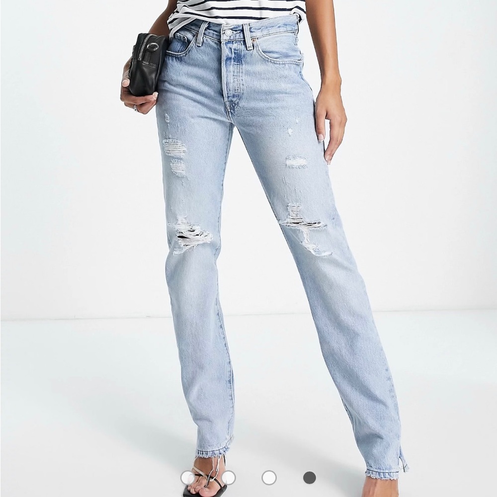 Levis 501 Highrise Straight Leg Distressed Light Wash Size 25 Jeans